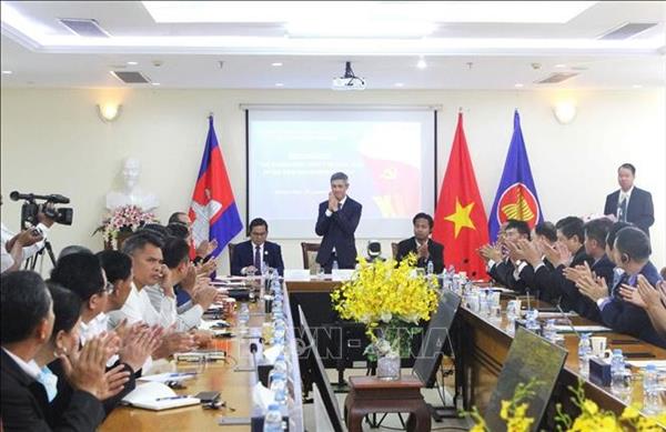 越共十四大：柬埔寨研究界视角下的越南发展新纪元