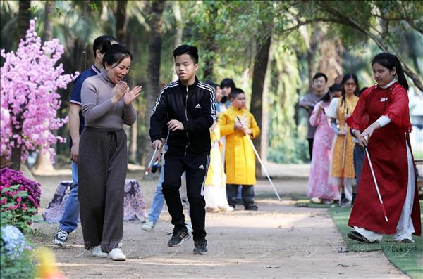 Hỗ trợ phụ nữ khiếm thị hòa nhập cộng đồng