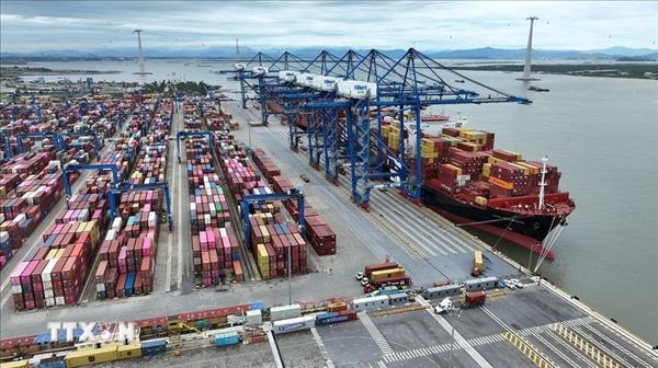 Vietnam se fija superávit comercial de 23 mil millones de dólares para 2026