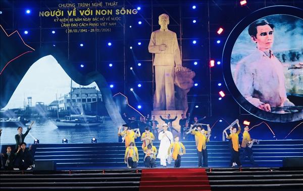 Chương trình nghệ thuật Người về với non sông nơi biên cương Tổ quốc