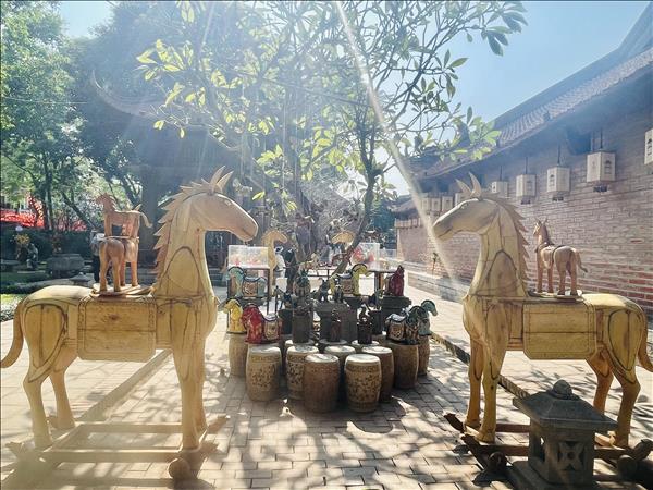 하노이 문묘-국자감에서 ‘거리로 귀환하는 말(馬) 특별 전시회 개막