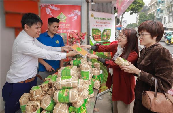 Làng nghề giò chả Ước Lễ tất bật vào vụ Tết Nguyên đán