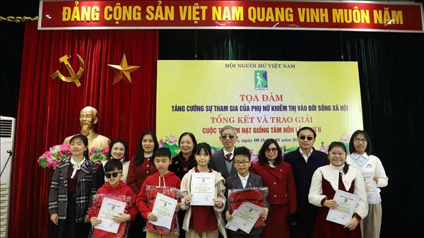 Hỗ trợ phụ nữ khiếm thị tham gia đời sống xã hội