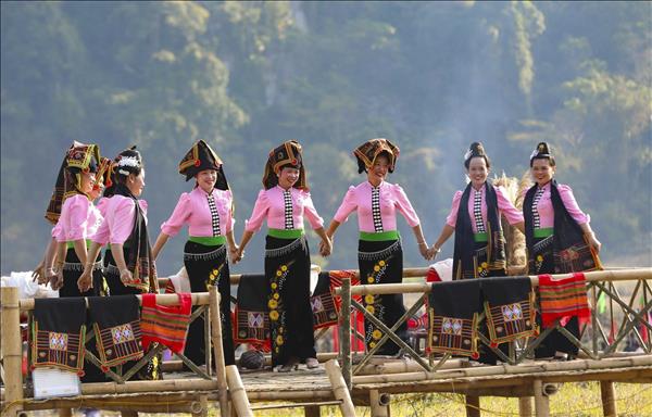 ដ៏ល្អឯកនៃពិធីបុណ្យវប្បធម៌បណ្តាជនជាតិភាគតិចនៅតំបន់ព្រំដែន សាមមឿន ខេត្ត ដៀនបៀន