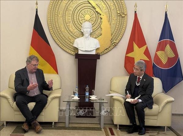Leaders of German parties impressed by Vietnams achievements