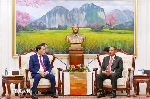 ການນຳກະຊວງປ້ອງກັນຄວາມສະຫງົບ ຫວຽດນາມ ເຂົ້າອວຍພອນ ທ່ານ ພົນເອກ ວິໄລ ຫຼ້າຄຳຟອງ