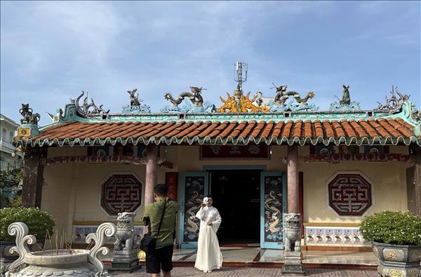 Giới trẻ với xu hướng tìm về các không gian cổ kính chụp ảnh dịp năm mới