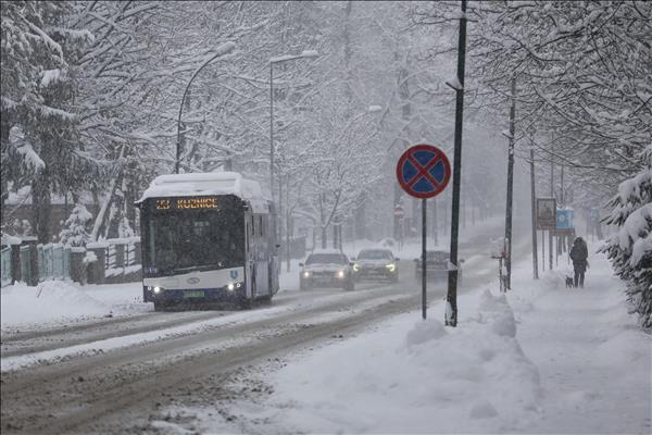 Các cơn bão mùa Đông gây thiệt hại cho nhiều nước châu Âu