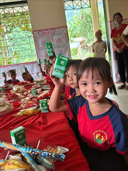 Trên những nẻo đường gieo chữ: Hành trình 15 năm bám bản của cô giáo Lia