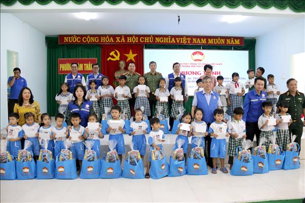 Thành phố Hồ Chí Minh trao hơn 10 tỷ đồng cho Lâm Đồng khắc phục thiệt hại do thiên tai