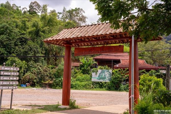 ຕາ​ແສງ​ຫິ້ວ​ລຽນ​-ແຂວງລ້າງ​ເຊີນ- ບ້ານ​ວັດ​ທະ​ນະ​ທຳ ຢູ່​ເຂດ​​ພູດອຍ