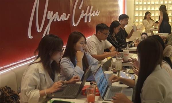 ハノイの夜を彩るカフェ文化