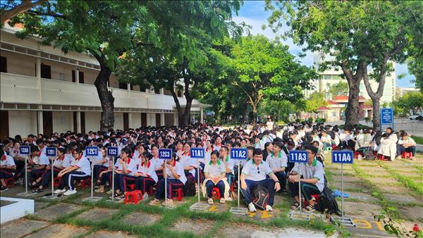 Không Một Mình vì không gian số an toàn