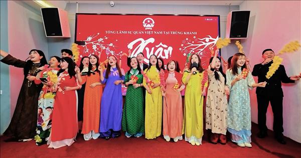 Xuân Bính Ngọ: Mang không khí Tết cổ truyền đến với cộng đồng người Việt tại Trùng Khánh, Tứ Xuyên