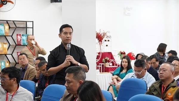 岘港市深化与中国物流合作