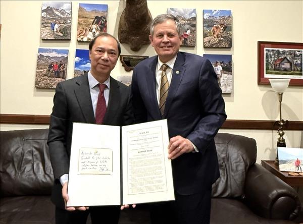 14th National Party Congress: US senator hopes for enhanced ties with Vietnam