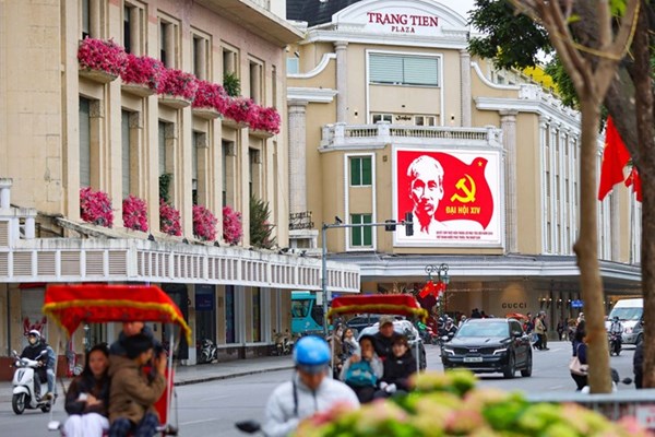 Ханой утопает в море флагов и цветов в честь XIV съезда КПВ