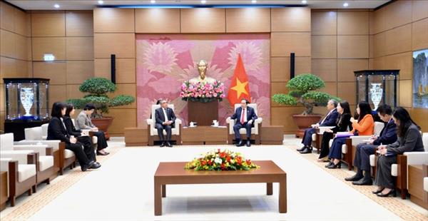 マン国会議長、任期満了挨拶に訪れた各国大使と個別面会