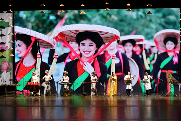 在2026希腊跨文化交流节上展示越南形象