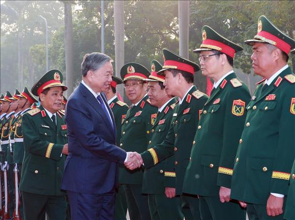 Máximo dirigente de Vietnam insta a modernizar logística y técnica militares