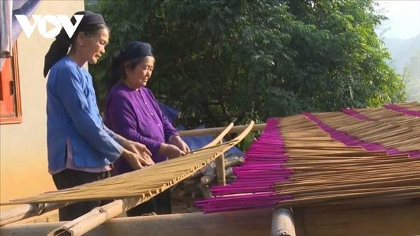 Los tay en Pac Nghe preservan su oficio tradicional de elaboración de inciensos