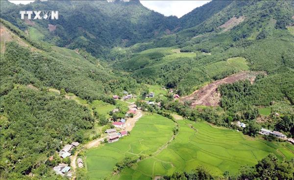 Discovering inland Ha Long Bay amid vast forests of Tuyen Quang