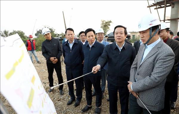 Huy động tối đa nhân lực, phương tiện, đẩy nhanh tiến độ các dự án trọng điểm