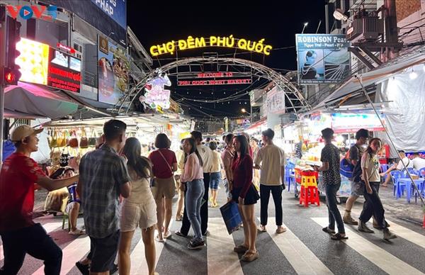 ផ្សាររាត្រី Phu Quoc កំពុងទាក់ទាញចិត្តភ្ញៀវទេសចរទាំងក្នុងនិងក្រៅខេត្តអានយ៉ាង