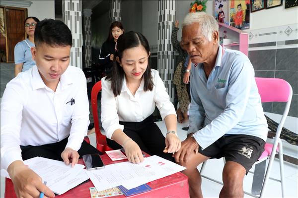 Khi thủ tục hành chính gõ cửa nhà dân​