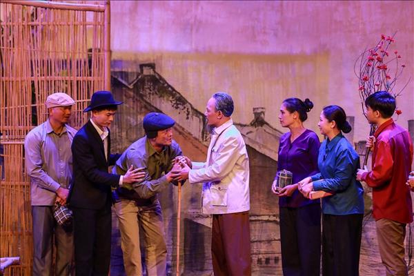 Les théâtres sonnent les trois coups pour célébrer le 14e Congrès national du Parti