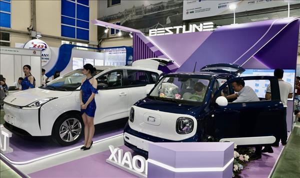 팜밍찡 총리, 아파트 단지 내 전기차 충전 인프라 확충 지시