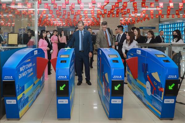 Tuyến đường sắt đô thị Nhổn - Ga Hà Nội áp dụng 100% cổng soát vé định danh xác thực điện tử