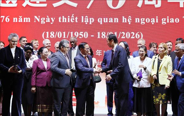 Vietnam, China exchange messages marking 76 years of diplomatic ties