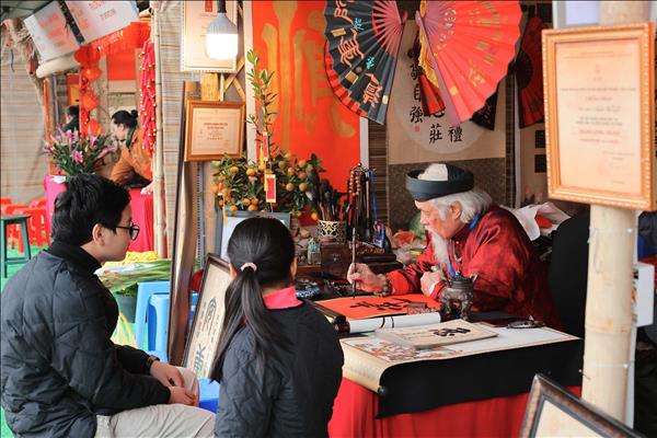 Hanoi revives traditional Tet in Hoan Kiem heritage space