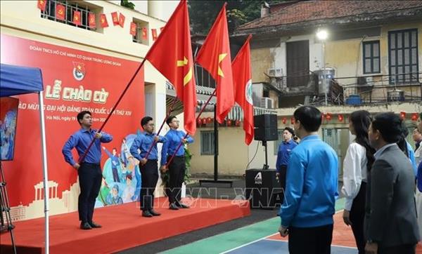 យុវជនទូទាំងប្រទេសប្រារព្ធធ្វើពិធីគោរពទង់ជាតិក្នុងពេលដំណាលគ្នា ស្វាគមន៍ព្រឹត្តិការណ៍នយោបាយដ៏សំខាន់របស់ប្រទេសជាតិ