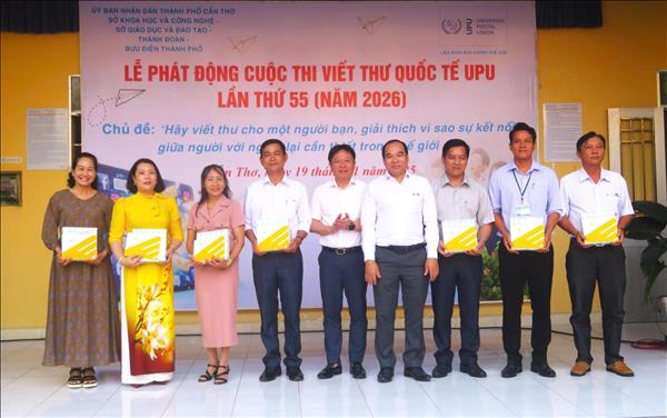 Cuộc thi Viết thư Quốc tế UPU: Giới trẻ lên tiếng về những vấn đề nóng của thời đại