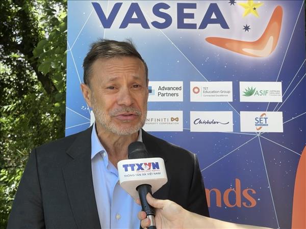 Former Australian ambassador sees stable political system major strength of Vietnam