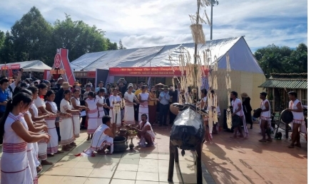 ベトナム中部高原地帯テイグエン地方 消えゆく民族舞踊を守る