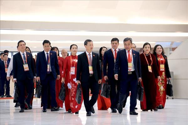 Atmosphère animée et enthousiaste avant la cérémonie douverture du 14ᵉ Congrès du PCV
