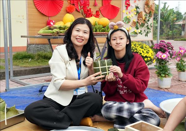 Ấm áp chương trình Bánh chưng xanh – Chợ Tết quê em dành cho trẻ khuyết tật