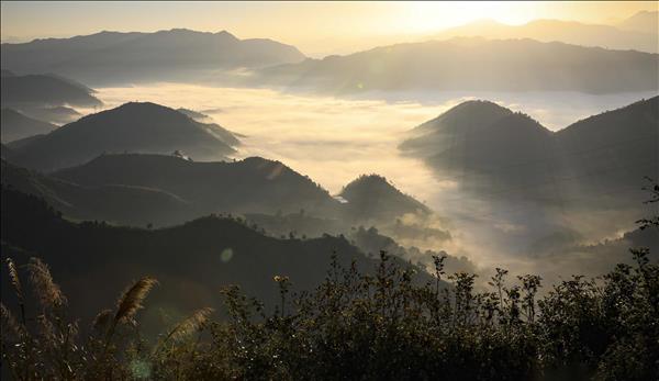 Ngắm biển mây trên đèo Keo Lôm 