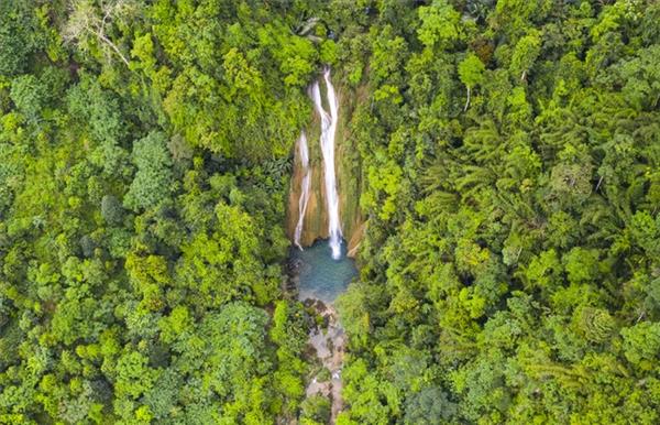 トゥエンクアン省の奥地を飾るロマンチックな滝：クオイニーの魅力