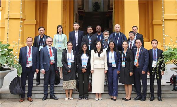 越共十四大：为越南共产党走上社会主义道路注入新的强大动力