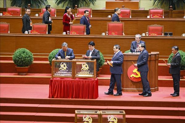 XIV Всевьетнамский партийный съезд избрал Центральный комитет КПВ XIV созыва