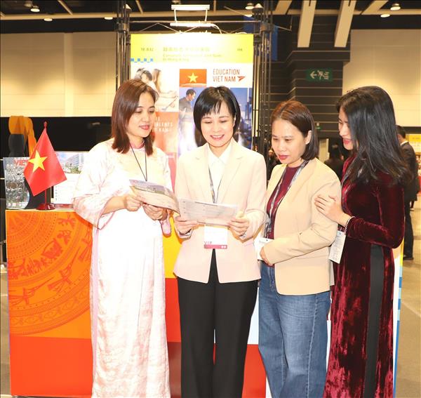 Việt Nam đồng hành mở khóa thành công tại triển lãm giáo dục Hong Kong (Trung Quốc)