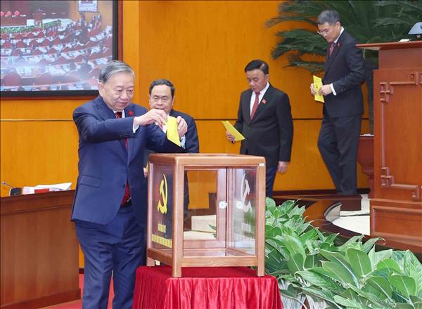 Thông cáo báo chí Hội nghị lần thứ nhất Ban Chấp hành Trung ương Đảng khóa XIV