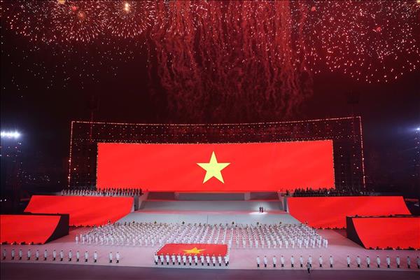 Special Art Performance Celebrates Success of the 14th National Party Congress