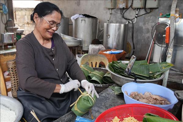 Tết về sớm ở làng bánh chưng Thủy Đường