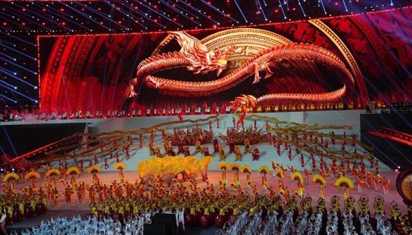 ລາຍ​ການ​ສະ​ແດງ​ສິ​ລະ​ປະ​ພິ​ເສດ​ຊົມ​ເຊີຍ​ຜົນ​ສຳ​ເລັດ​ຂອງກອງ​ປະ​ຊຸມ​ໃຫຍ່​ຄັ້ງ​ທີ XIV ຂອງ​ພັກ​ກອມ​ມູ​ນິດ ຫວຽດ​ນາມ