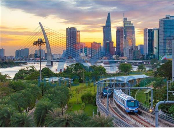 Le Royaume-Uni sintéresse aux projets ferroviaires et urbains durables du Vietnam